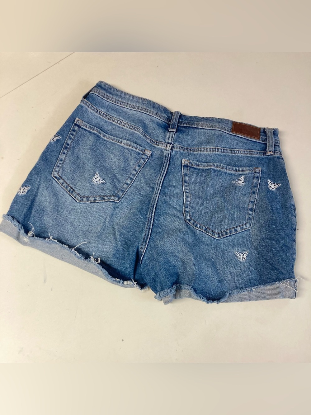 HOLLISTER California Butterfly Shorts - Picture 2 of 10
